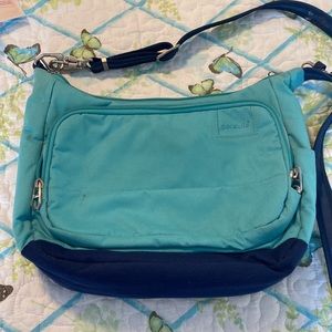 PacSafe | Crossbody travel bag 🧳